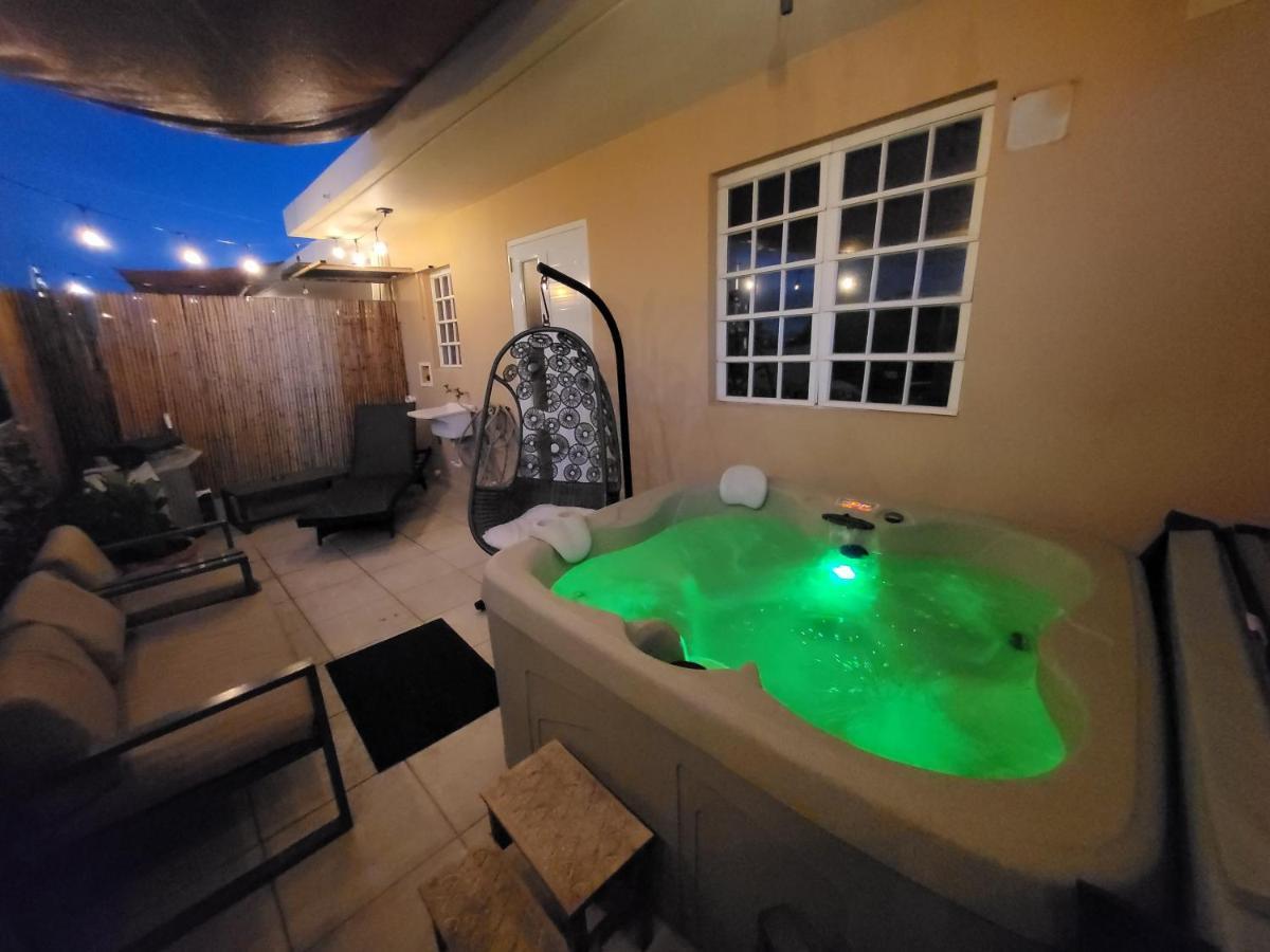 Private Jacuzzi Oasis With Mountain Views And Free Parking Apartment Ponce Exterior photo