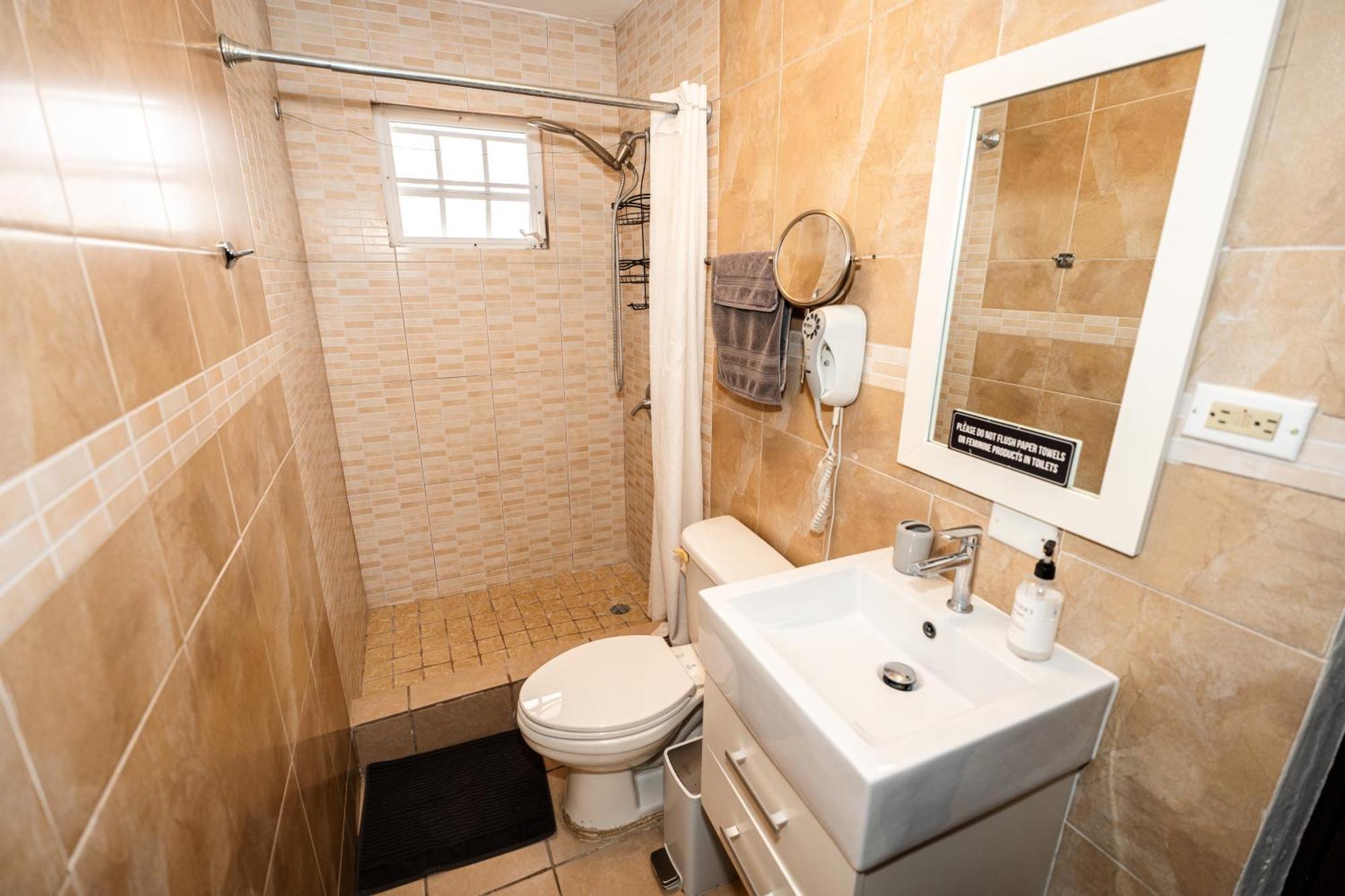 Private Jacuzzi Oasis With Mountain Views And Free Parking Apartment Ponce Exterior photo