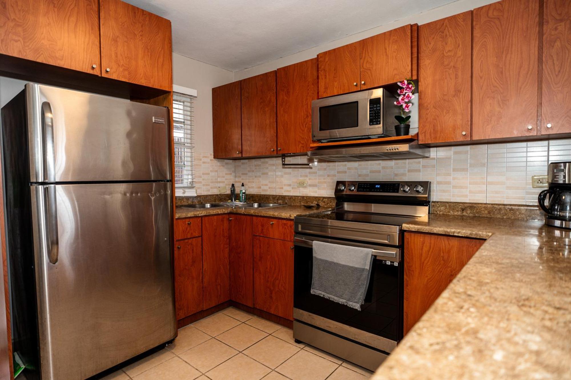 Private Jacuzzi Oasis With Mountain Views And Free Parking Apartment Ponce Exterior photo