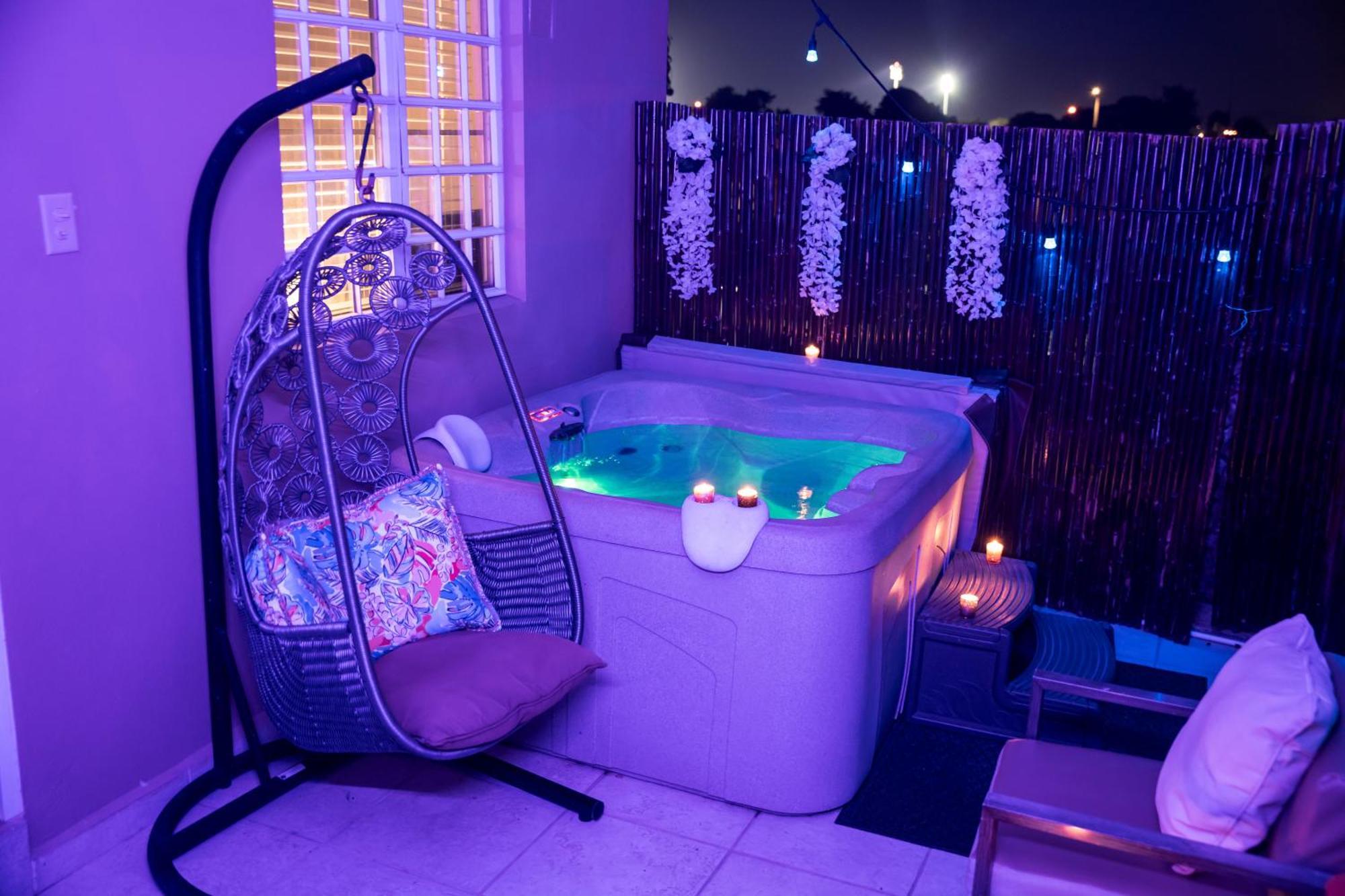 Private Jacuzzi Oasis With Mountain Views And Free Parking Apartment Ponce Exterior photo
